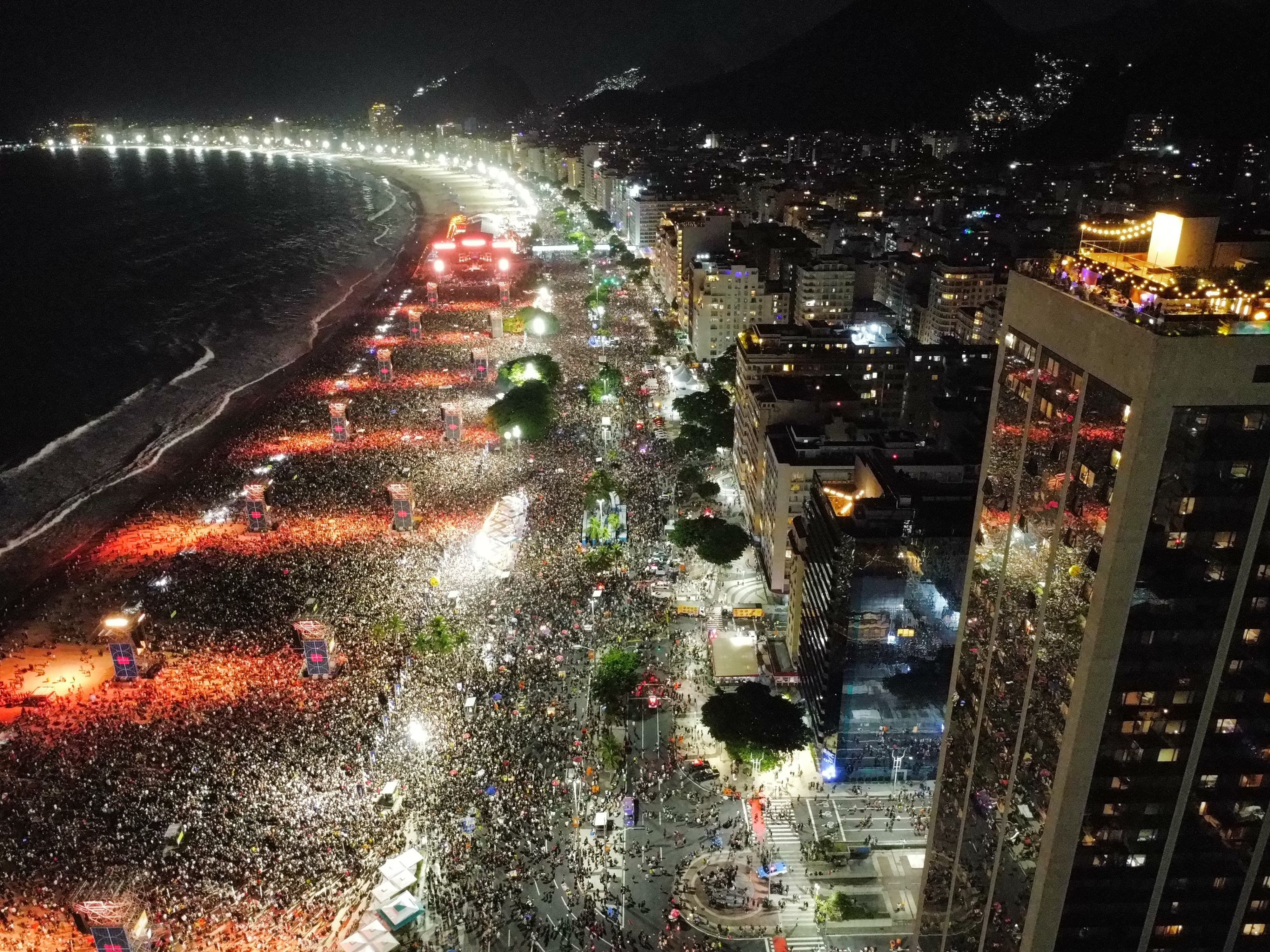 Lady Gaga atrai 2,5 milhões de fãs para show histórico em Copacabana. Reprodução: Globo