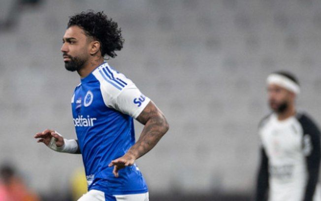 Gabigol ironiza Memphis durante partida, alegando que ele está 'gordo'. Reprodução: Marco Galvão/Cruzeiro
