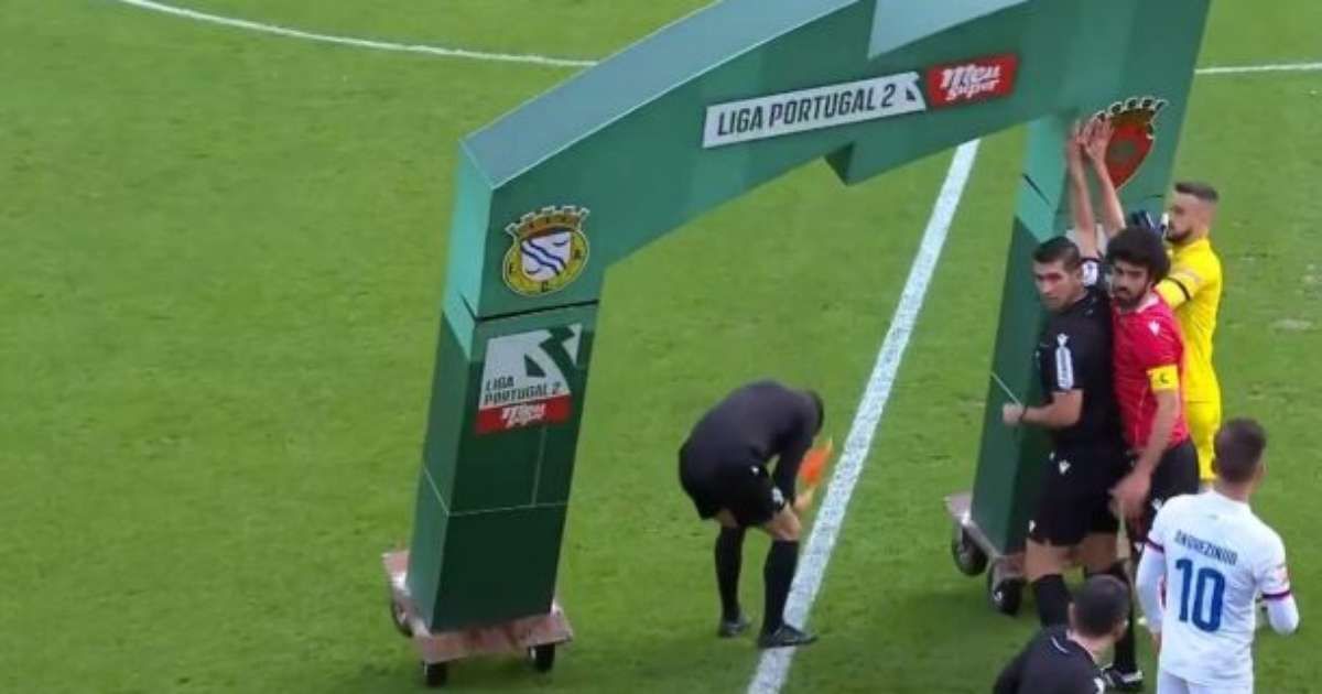 Acidente em jogo causa ferimento de bandeirinha em Portugal