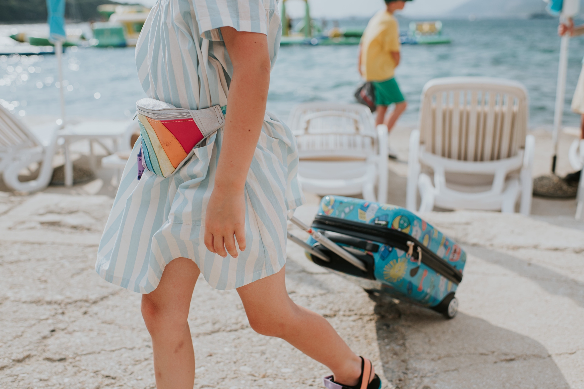 Família viaja para Itália com crianças usando somente bagagens de mão. Reprodução: Business Insider