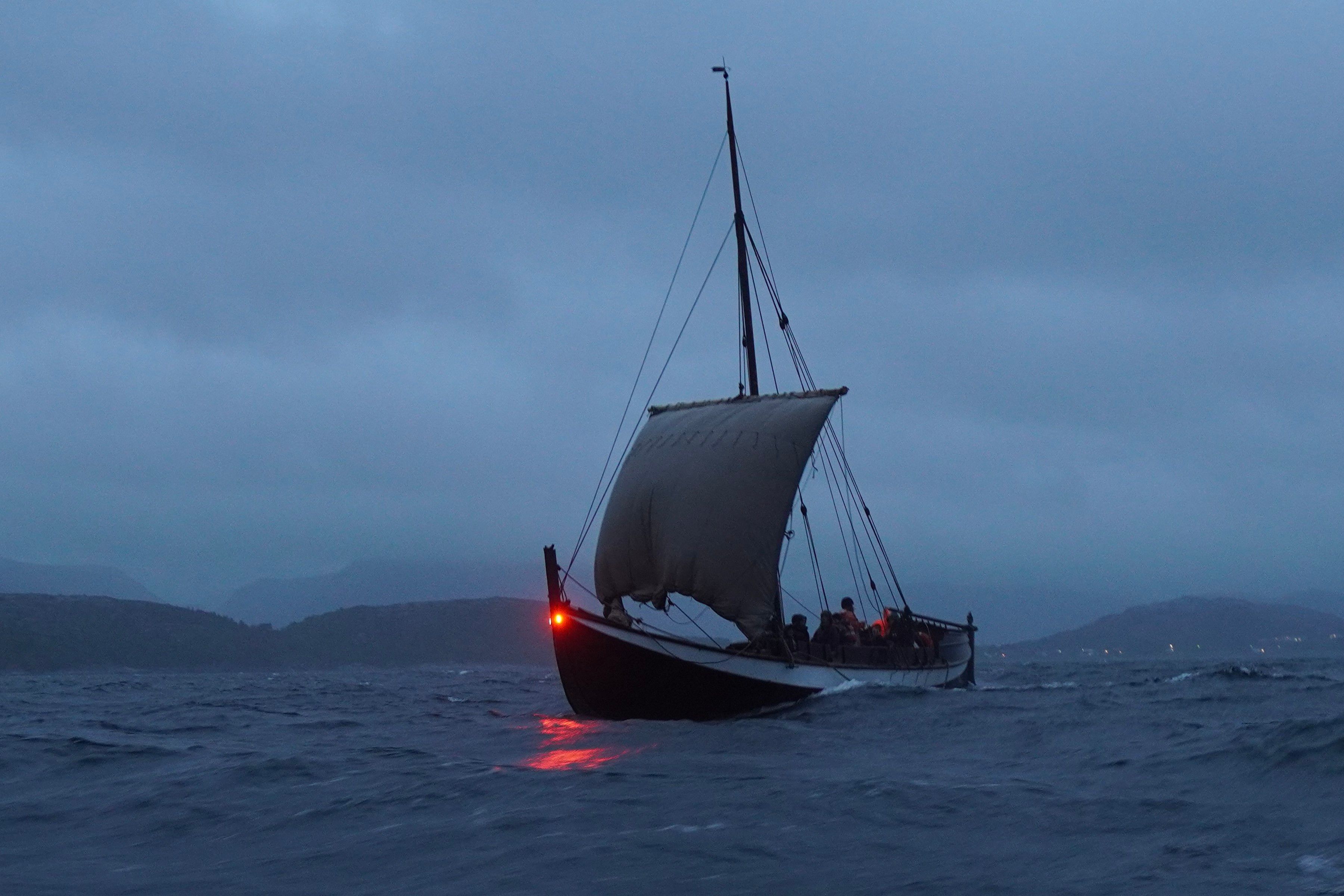 Arqueólogo Greer Jarrett percorreu rotas vikings em 26 viagens com barcos tradicionais na costa escandinava. Reprodução: The New York Times