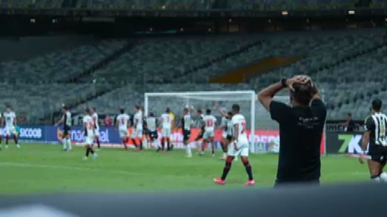 Hulk e Neymar se enfrentam na Vila Belmiro em busca da artilharia do Brasileirão.; Reprodução: Globo