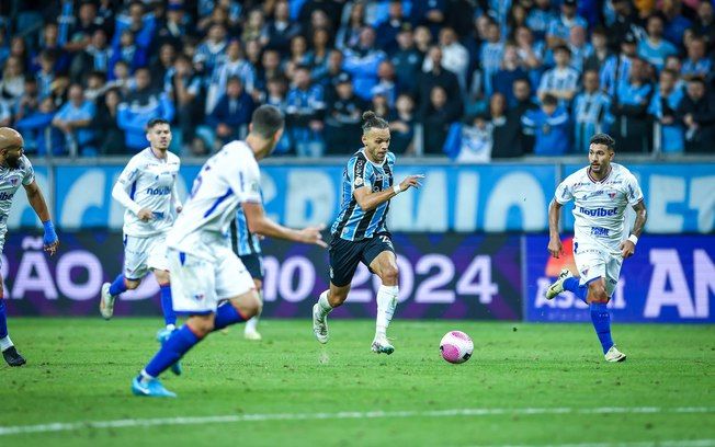 Grêmio enfrenta o Fortaleza em jogo atrasado do Campeonato Brasileiro. Reprodução: Esporte IG