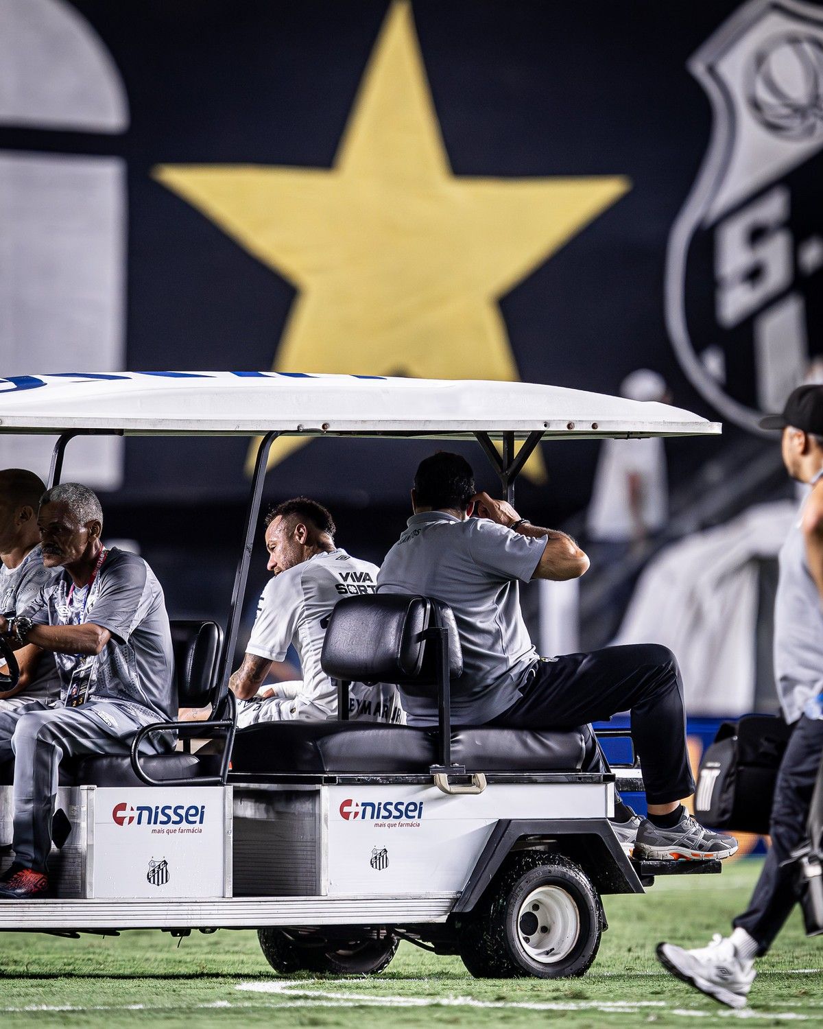Atacante sofre nova lesão na coxa esquerda durante treinamento. Legenda da imagem. Reprodução: Globo