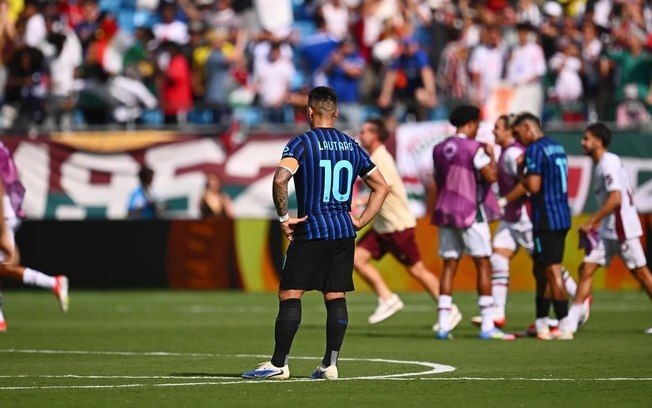 Lautaro Martínez discute permanência de jogadores após derrota para o Fluminense. Reprodução: iG.