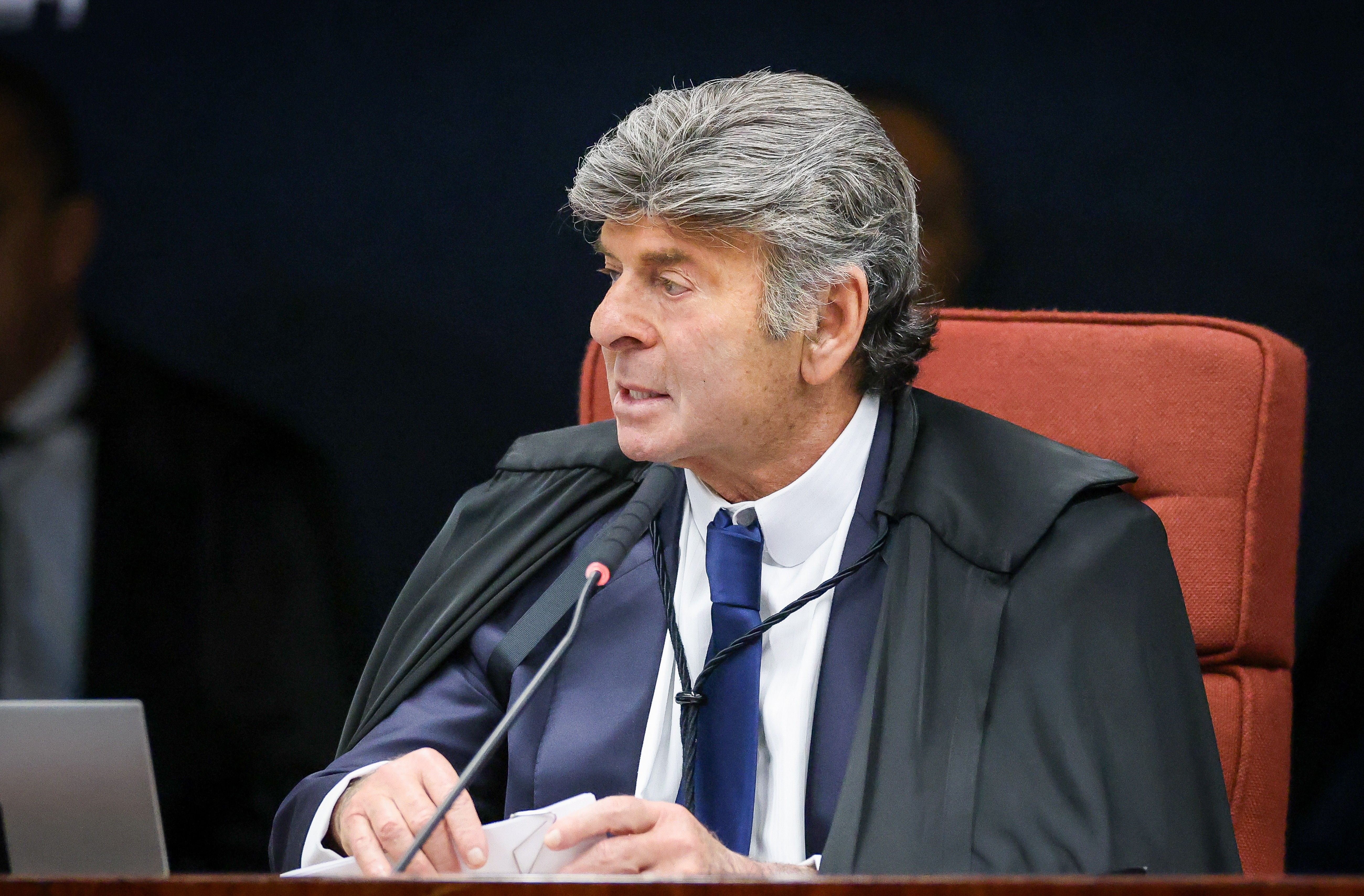 Advogados comemoram voto de Fux pela absolvição de Bolsonaro e réus no STF; Legenda da imagem. Reprodução: Retorno do item 11