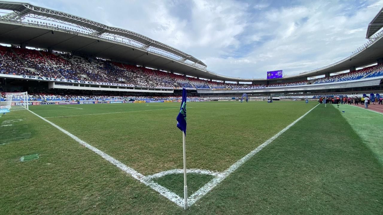 Pikachu em gramado lamacento do Mangueirão, a poucos dias da Série A.. Reprodução: Ge