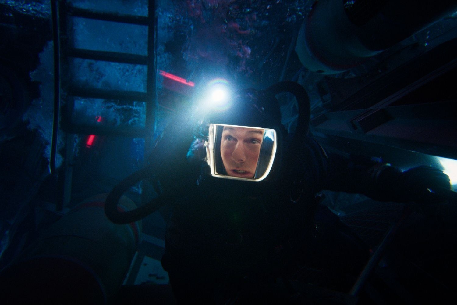 Cena subaquática empolgante de 'Mission: Impossible 8' destaca o filme em cartaz. Reprodução: Gizmodo