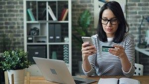 Precisa declarar cartão de crédito, empréstimos e cheque especial no IR? Entenda