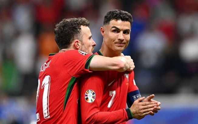 Cristiano Ronaldo presta homenagem a Diogo Jota após trágica morte do jogador. Reprodução: iG.