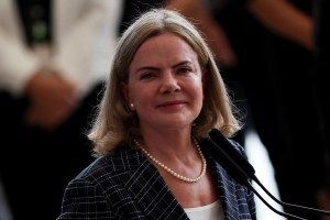 Gleisi diz que derrota de Messias ‘abre oportunidade’ para indicar mulher para o STF