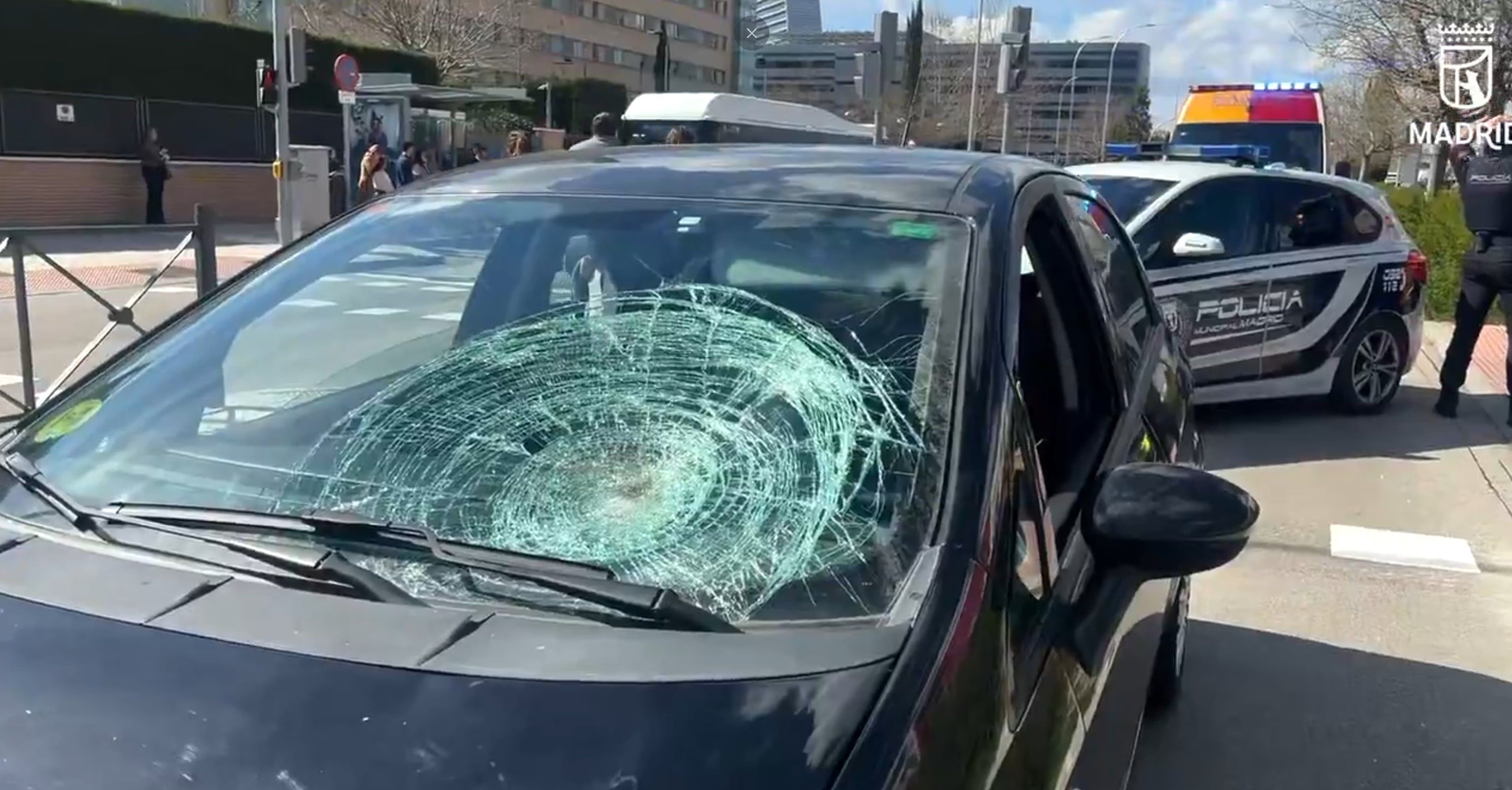 Menina de 12 anos é atropelada em Madrid e gravemente ferida.. Reprodução: Elpais