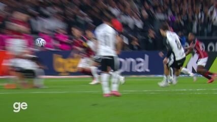 Rodrigo Garro em ação durante empate entre Corinthians e Vitória pelo Brasileirão. Reprodução: Globo