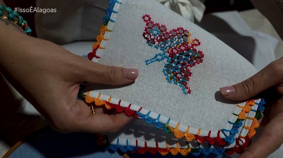 Mulheres de Entremontes preservam a tradição do bordado redendê, vivendo da arte que passa de geração para geração. Reprodução: G1