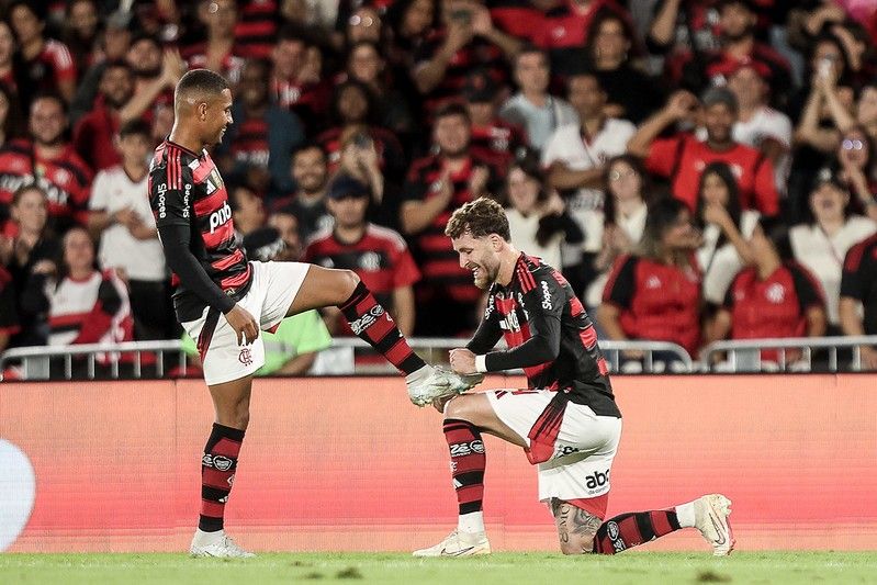 Flamengo comemora vitória sobre o Mirassol e avança na busca pelo título do 1º turno. Reprodução: Globo