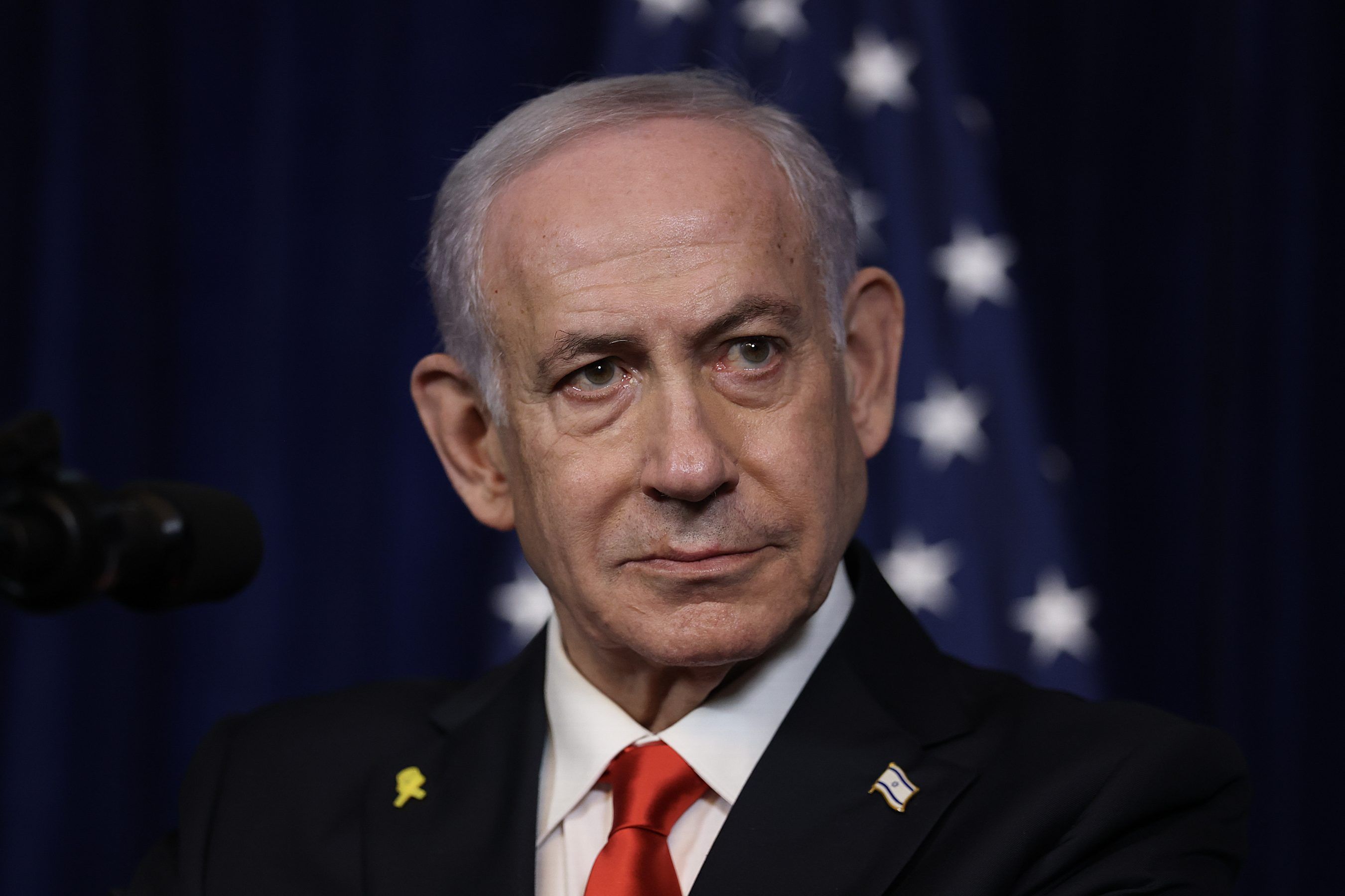 Estará Trump largando a mão de Netanyahu? Tudo depende do urânio - Foto: VEJA
