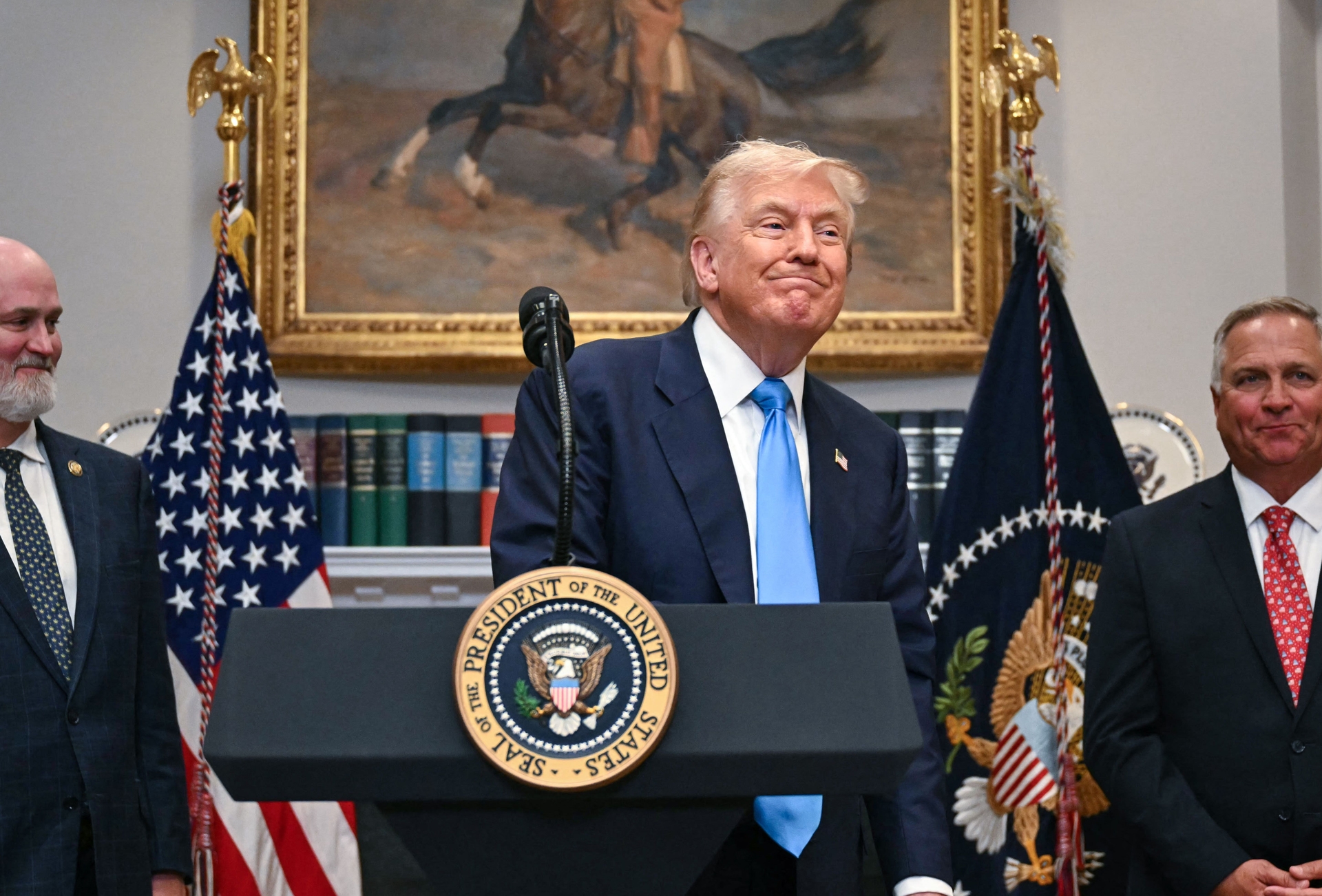 Donald Trump anuncia adiamento de tarifas e impõe sanções a Alexandre de Moraes. Reprodução: Globo