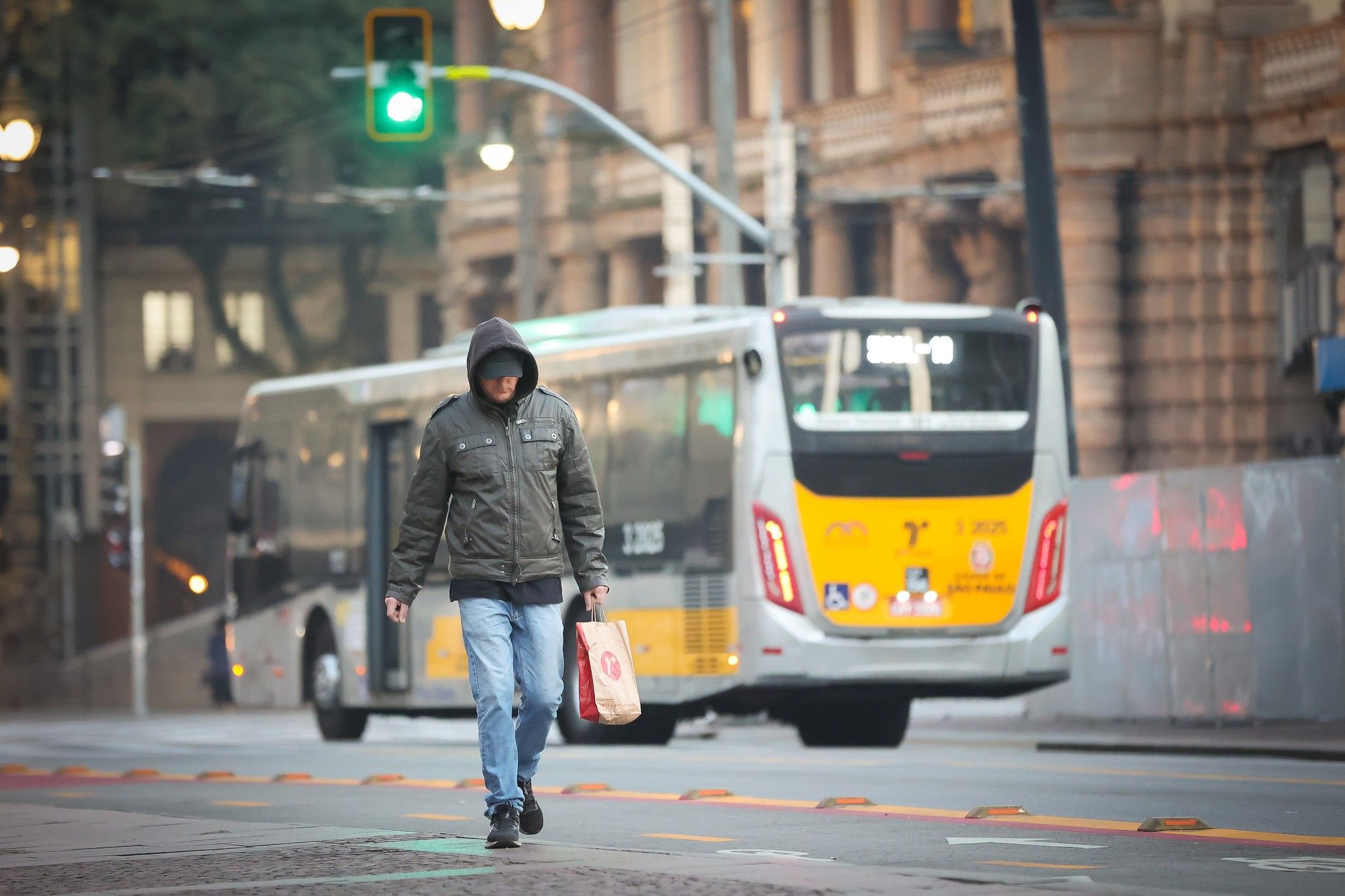 A semana começa com temperaturas abaixo de 20°C em São Paulo, com mínima de 9°C. Legenda da imagem. Reprodução: Globo