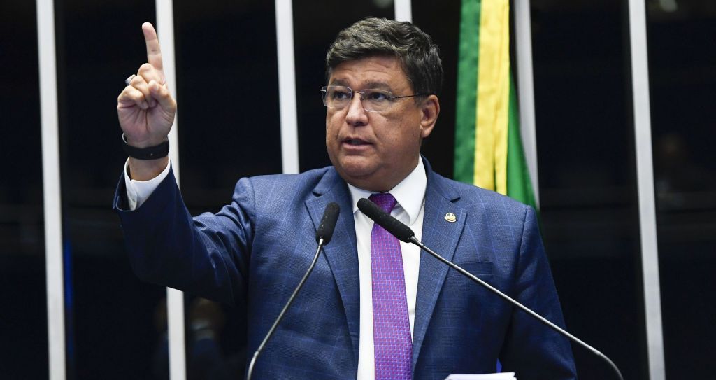 Senador propõe lei para proibir monetização de políticos nas redes sociais