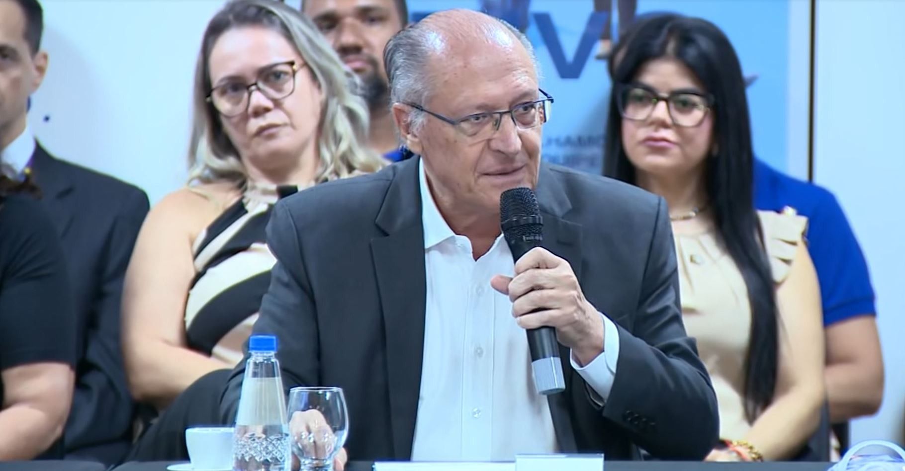 Alckmin critica tarifas de Trump e defende diálogo no comércio