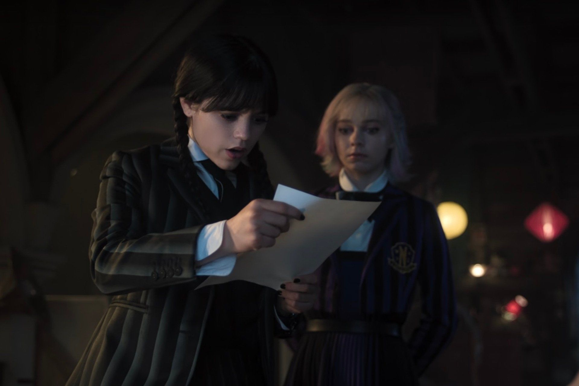 A nova temporada de Wednesday traz uma mistura de amor e críticas na recepção. Reprodução: Gizmodo