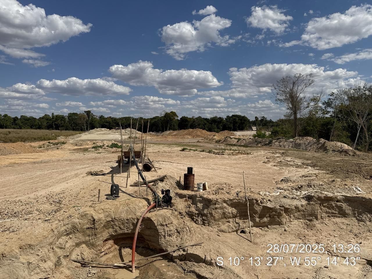 Motobombas e equipamentos apreendidos em operação contra garimpo ilegal em Nova Guarita (MT). Reprodução: Globo