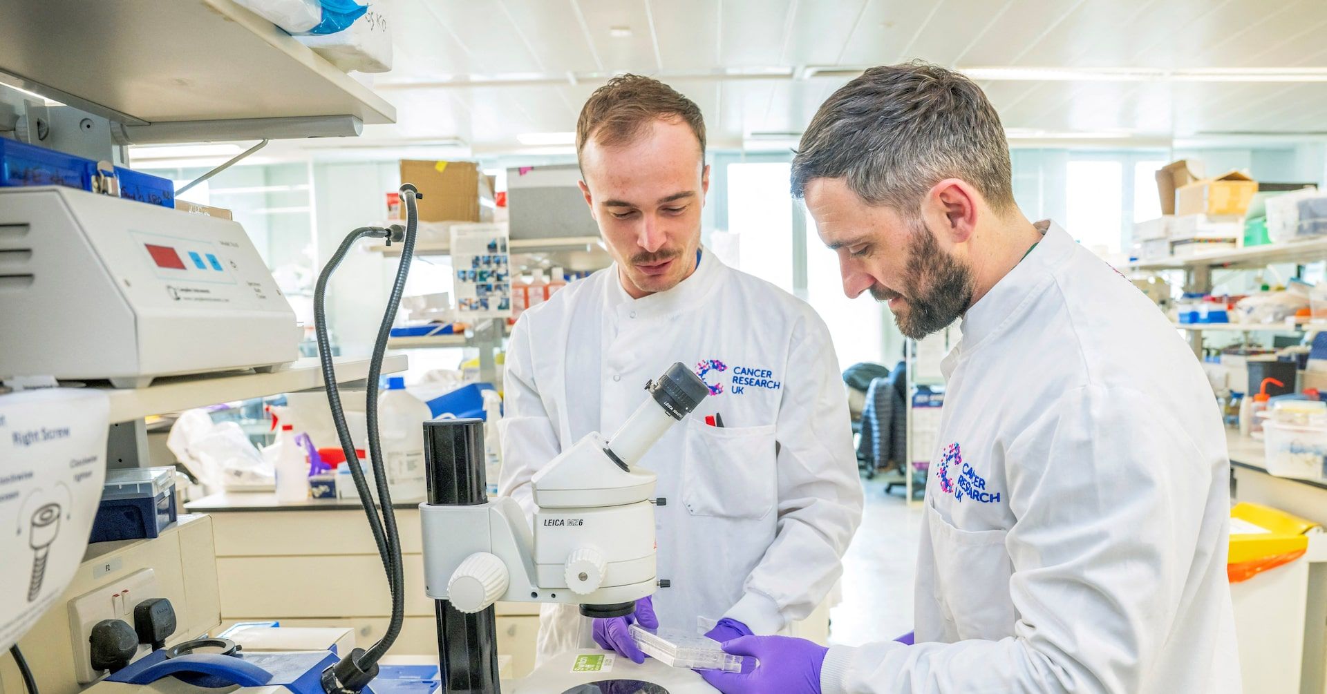 Ed Roberts encontra dificuldade para contratar cientista sênior devido a altos custos de visto no Reino Unido. Reprodução: Reuters