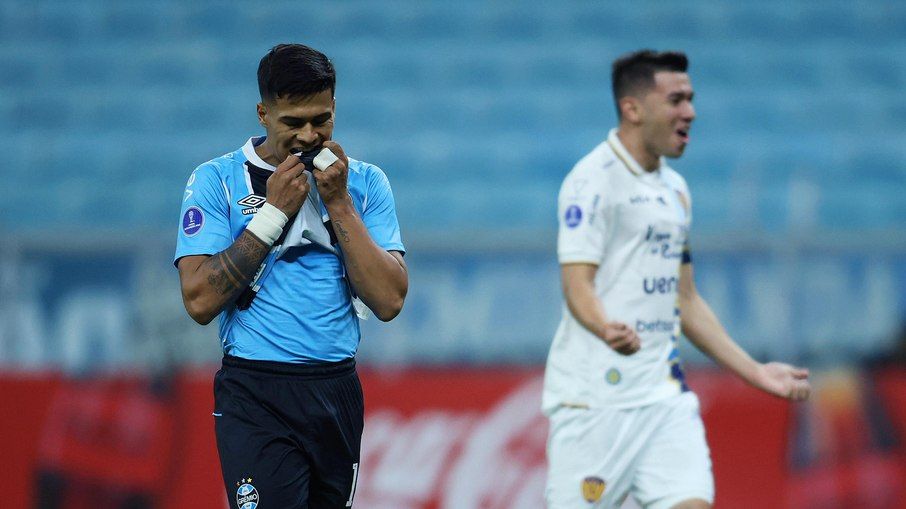 Grêmio supera Sportivo Luqueño, mas avança em segundo lugar na Sul-Americana. Reprodução: esporte.ig.com.br