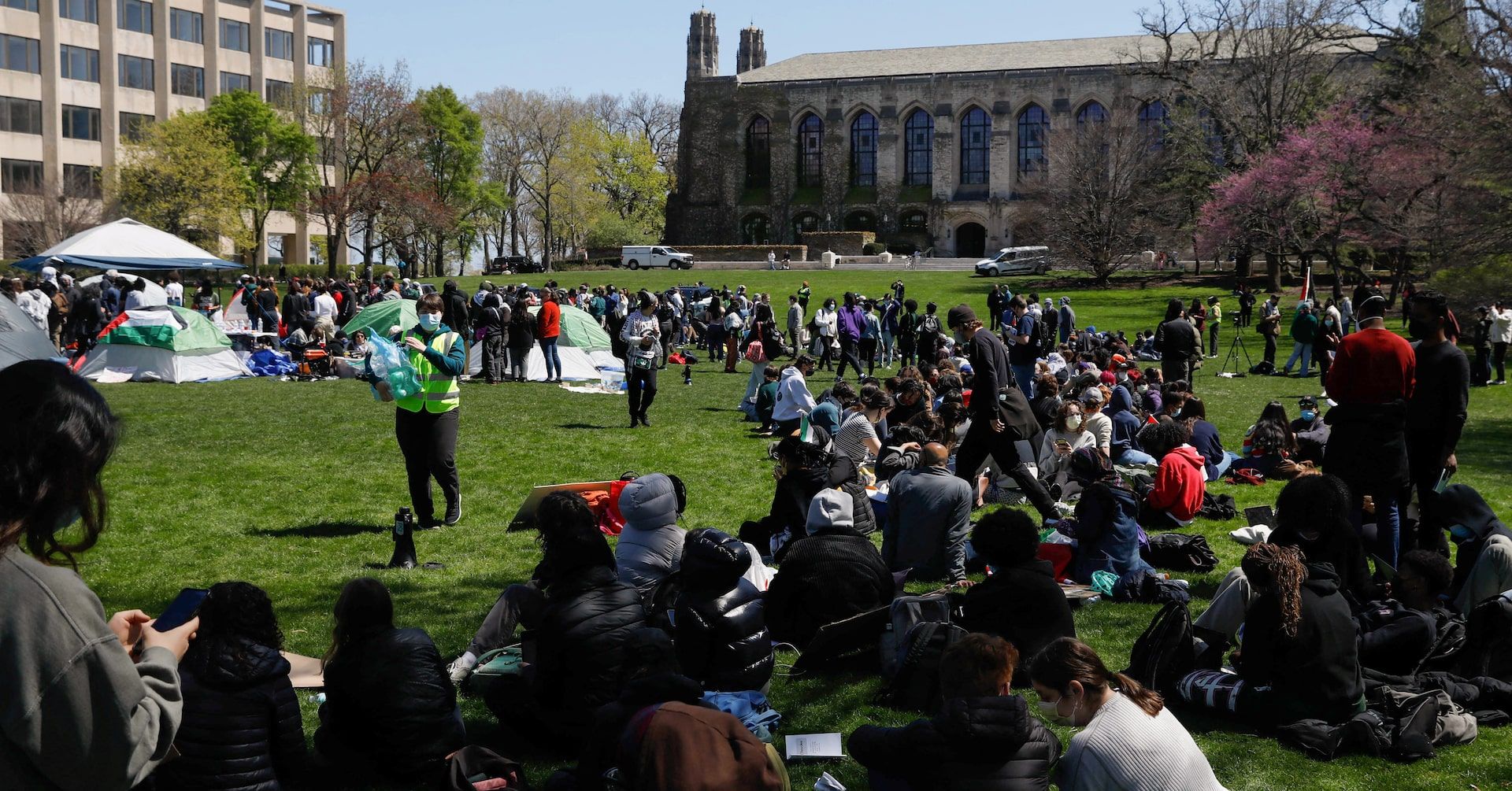 Governo dos EUA congela mais de $1 bilhão em fundos para universidades sob investigação. Reprodução: Reuters