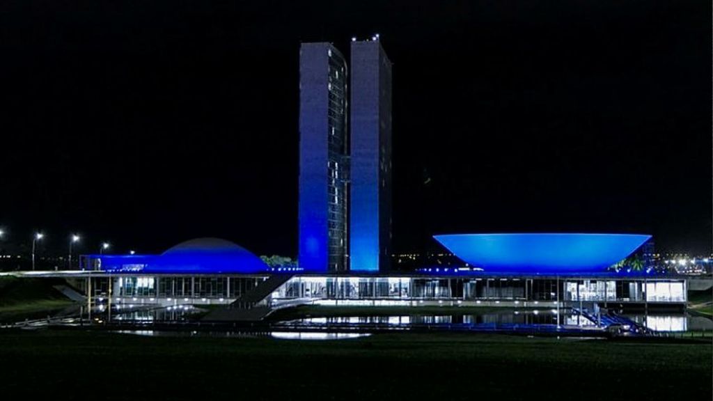 Congresso Nacional Iluminado em Azul para Combater Câncer