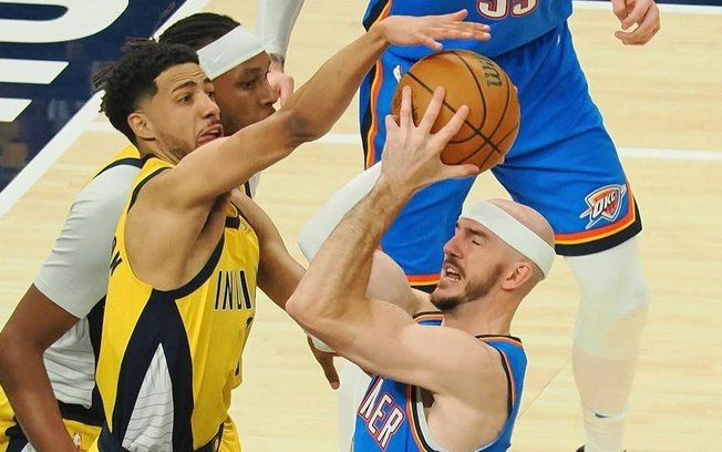 OKC Thunder celebra vitória no jogo 4 das finais da NBA, empatando a série contra Indiana.; Reprodução: Esporte IG