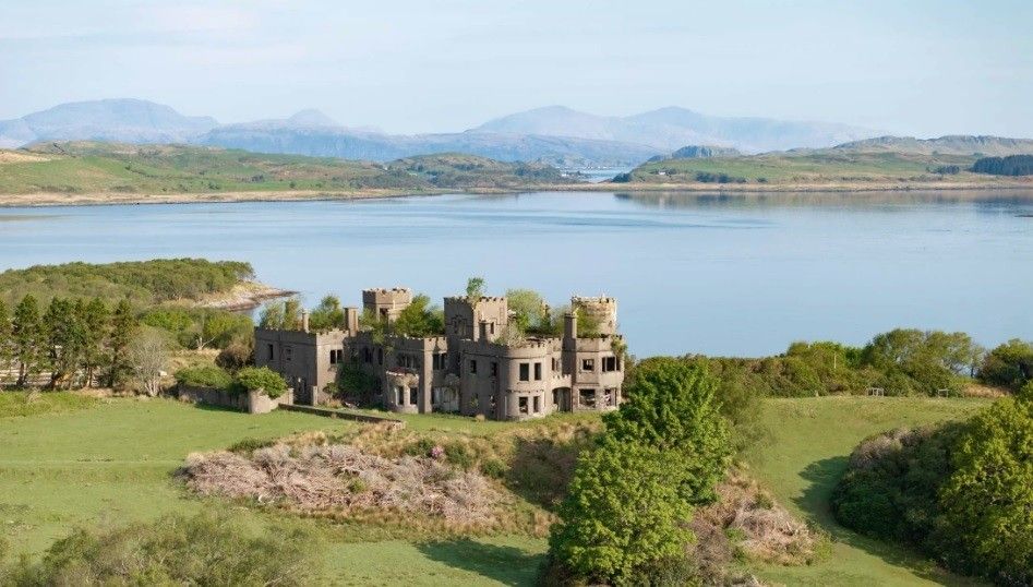 Shuna, uma ilha escocesa com castelo em ruínas, está à venda pela primeira vez em 80 anos. Legenda da imagem. Reprodução: Globo