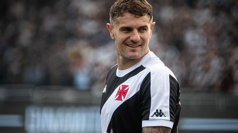 Vegetti destaca-se no ataque do Vasco em confronto contra o Bragantino. Reprodução: Vasco