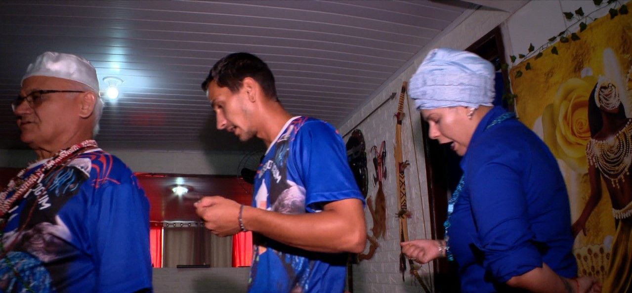 Praticantes de religiões de matriz africana enfrentam intolerância em Florianópolis, com denúncias de violência e racismo. Legenda da imagem. Reprodução: Globo