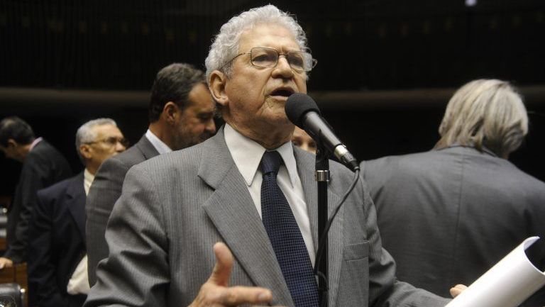 Morre ex-deputado Humberto Souto aos 90 anos em Brasília