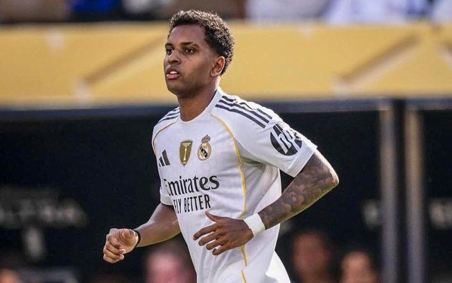 Torcedores expressam descontentamento com a postura do treinador em relação a Rodrygo no Real Madrid. Reprodução: iG
