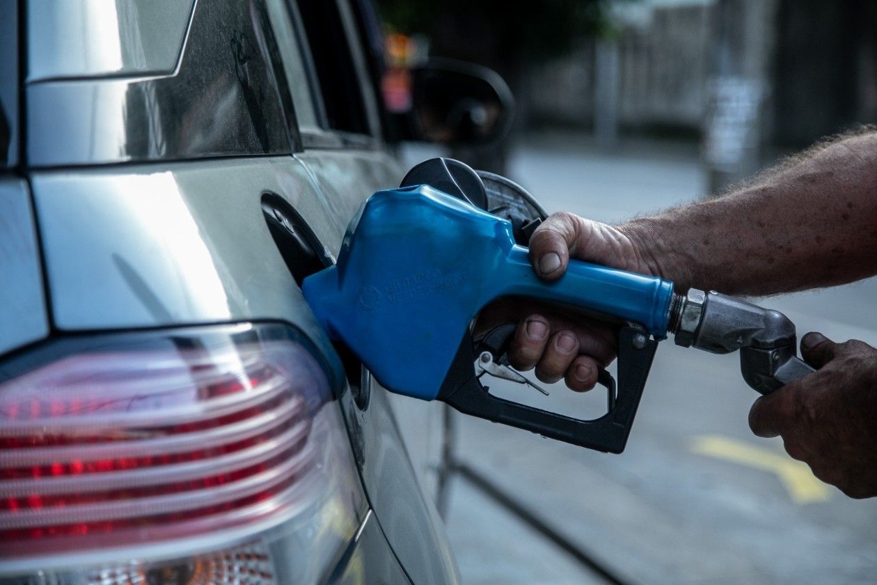 Crescimento na produção de etanol de cana e milho no Brasil beneficia motoristas de carros flex. Reprodução: Globo