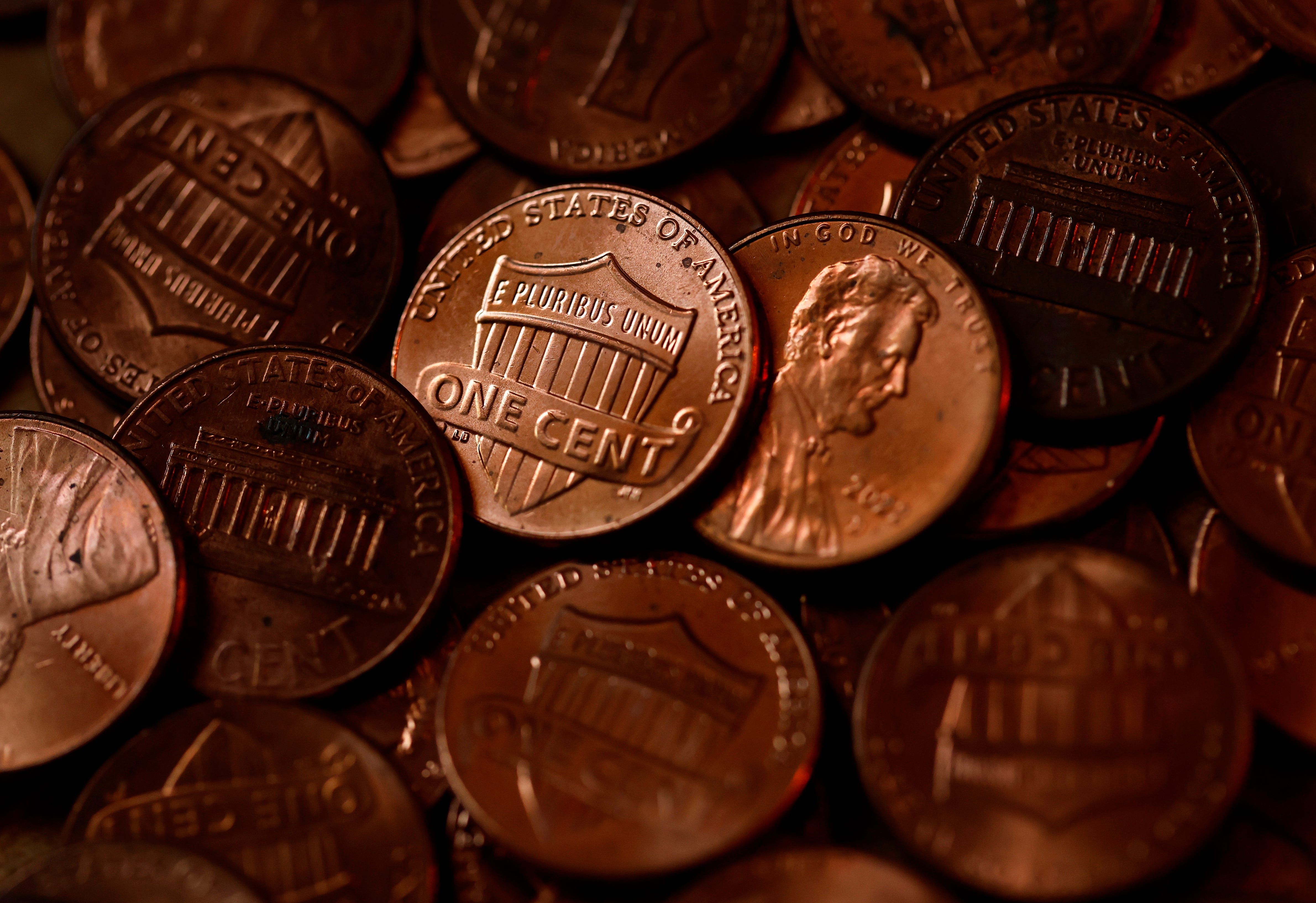 Centavos em fase de saída levam redes de fast-food nos EUA a arredondar preços. Reprodução: Retorno do item 11