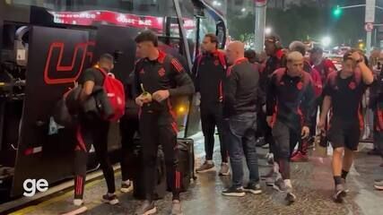 Inter chega ao hotel no Rio sob pressão da torcida, se preparando para enfrentar o Fluminense. Reprodução: Globo