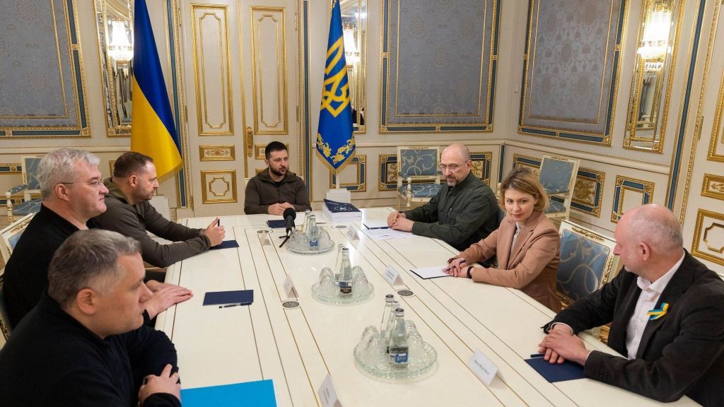 União Europeia discute apoio a Zelensky em cúpula