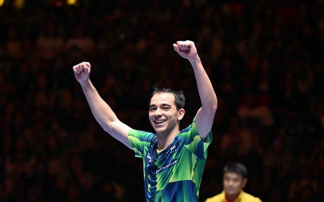 Hugo Calderano se prepara para enfrentar An Jae-hyun nas quartas do Mundial de Doha. Reprodução: Esporte IG