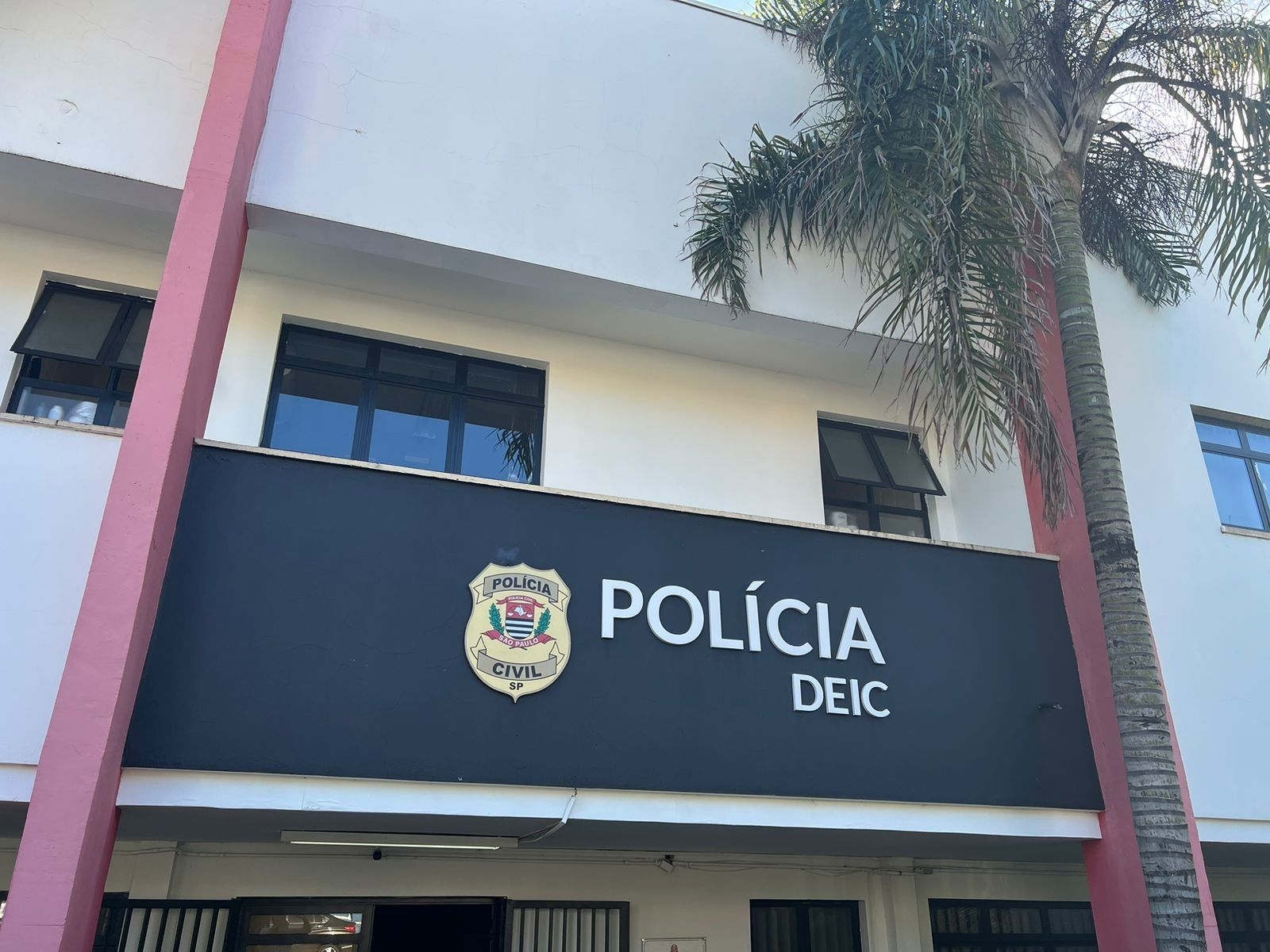 Apreensão de veículos e prisão de suspeitos em operação contra tráfico de drogas em Campinas.; Reprodução: Globo