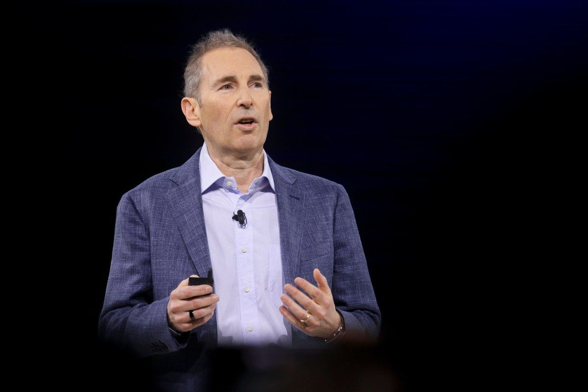 Andy Jassy anuncia que Alexa+ chega a mais de 100 mil usuários. Reprodução: TechCrunch