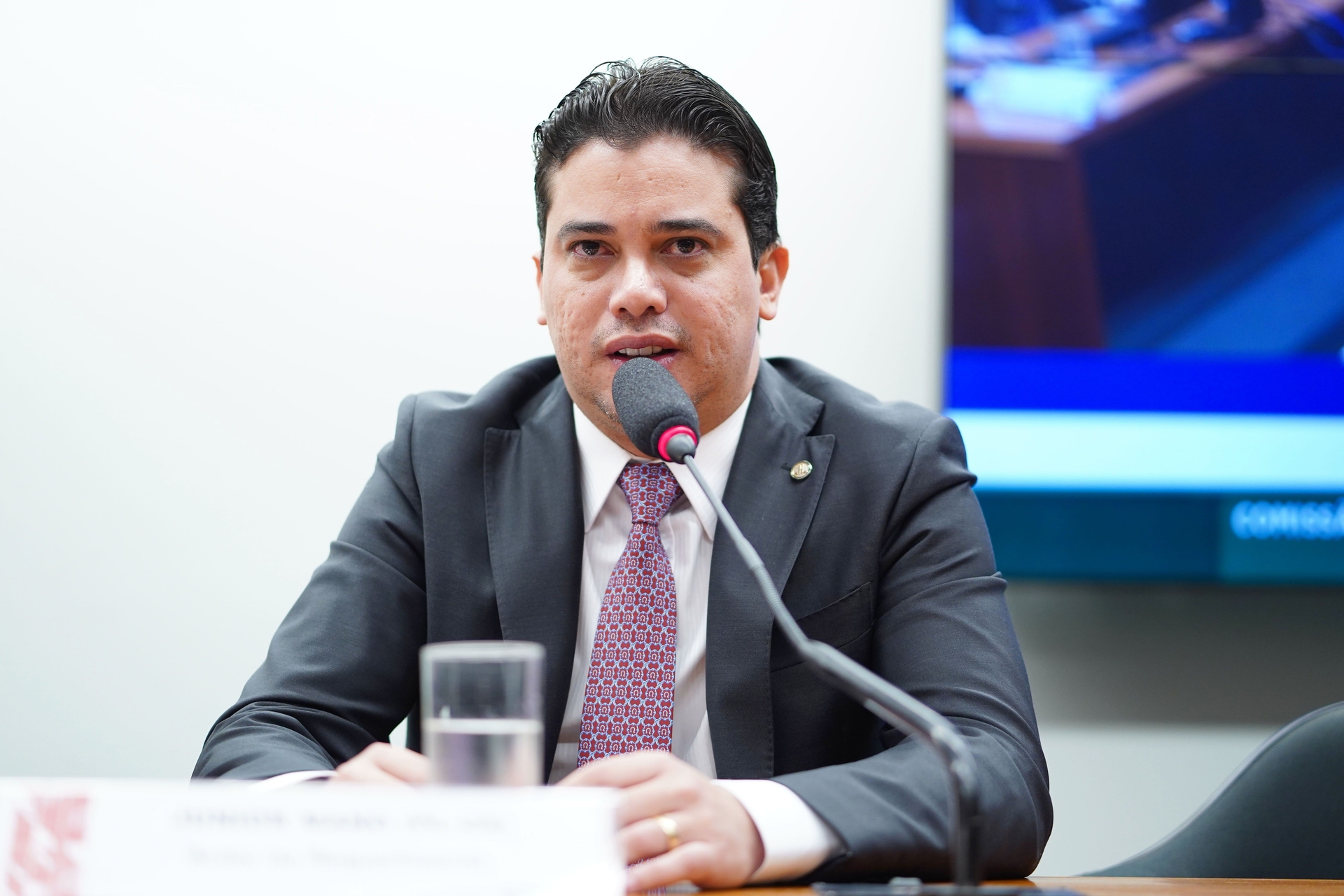 Deputado Júnior Mano é investigado por fraudes em licitações e desvio de emendas parlamentares na Operação Underhand. Reprodução: CNN Brasil