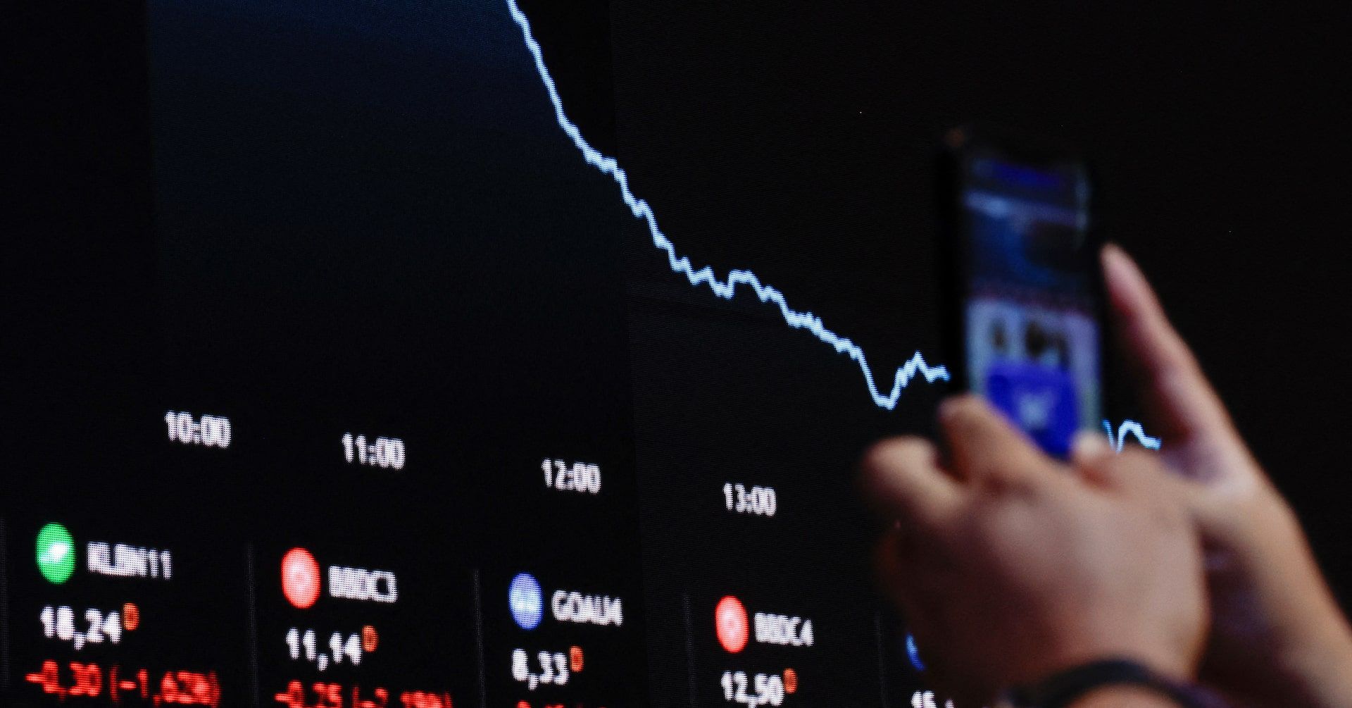 Tarifas de Trump despertam temores de recessão global e guerra comercial. Reprodução: Reuters