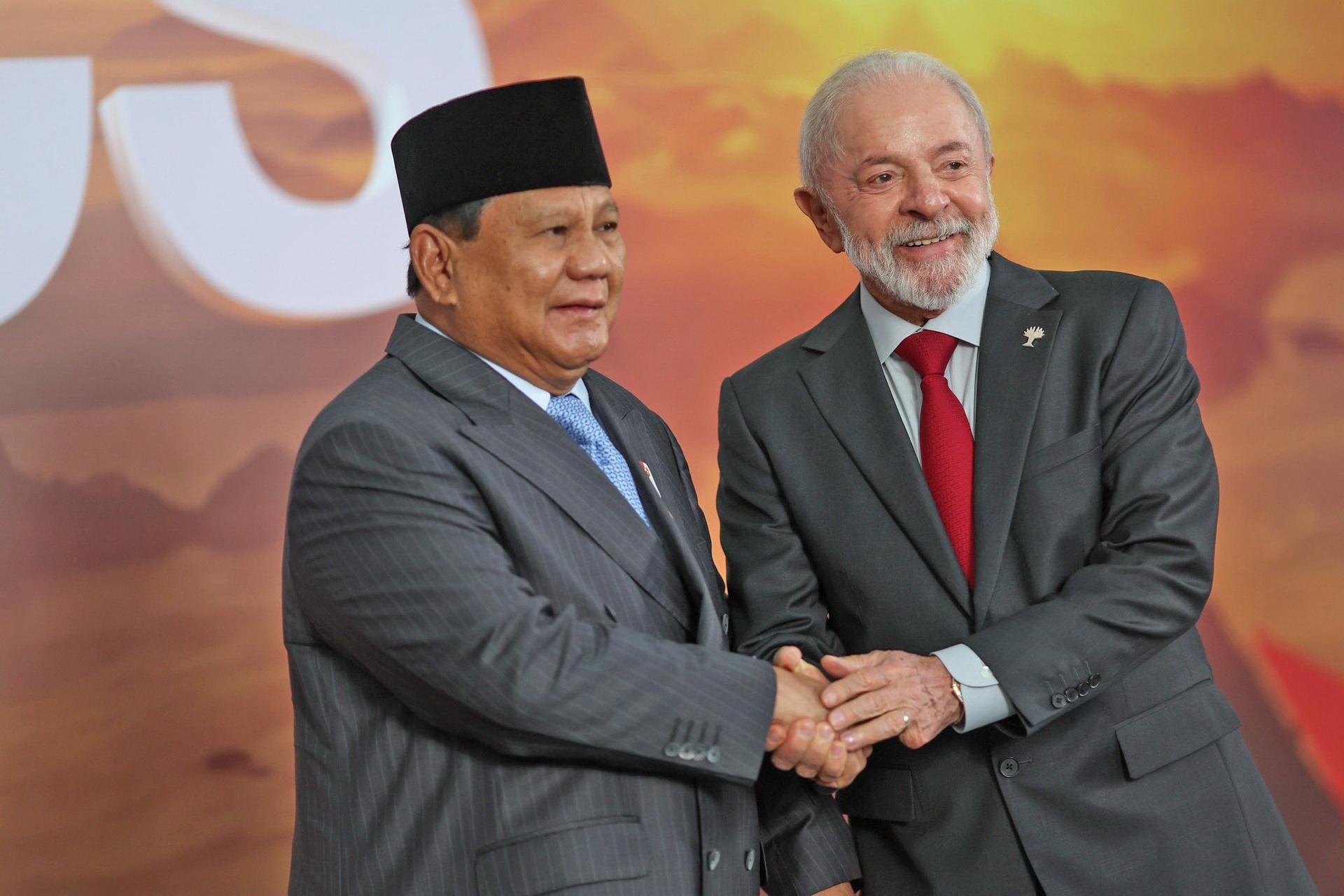 Presidente Lula se reúne com Prabowo, da Indonésia, após a morte de Juliana Marins em trilha no Monte Rinjani. Reprodução: Globo