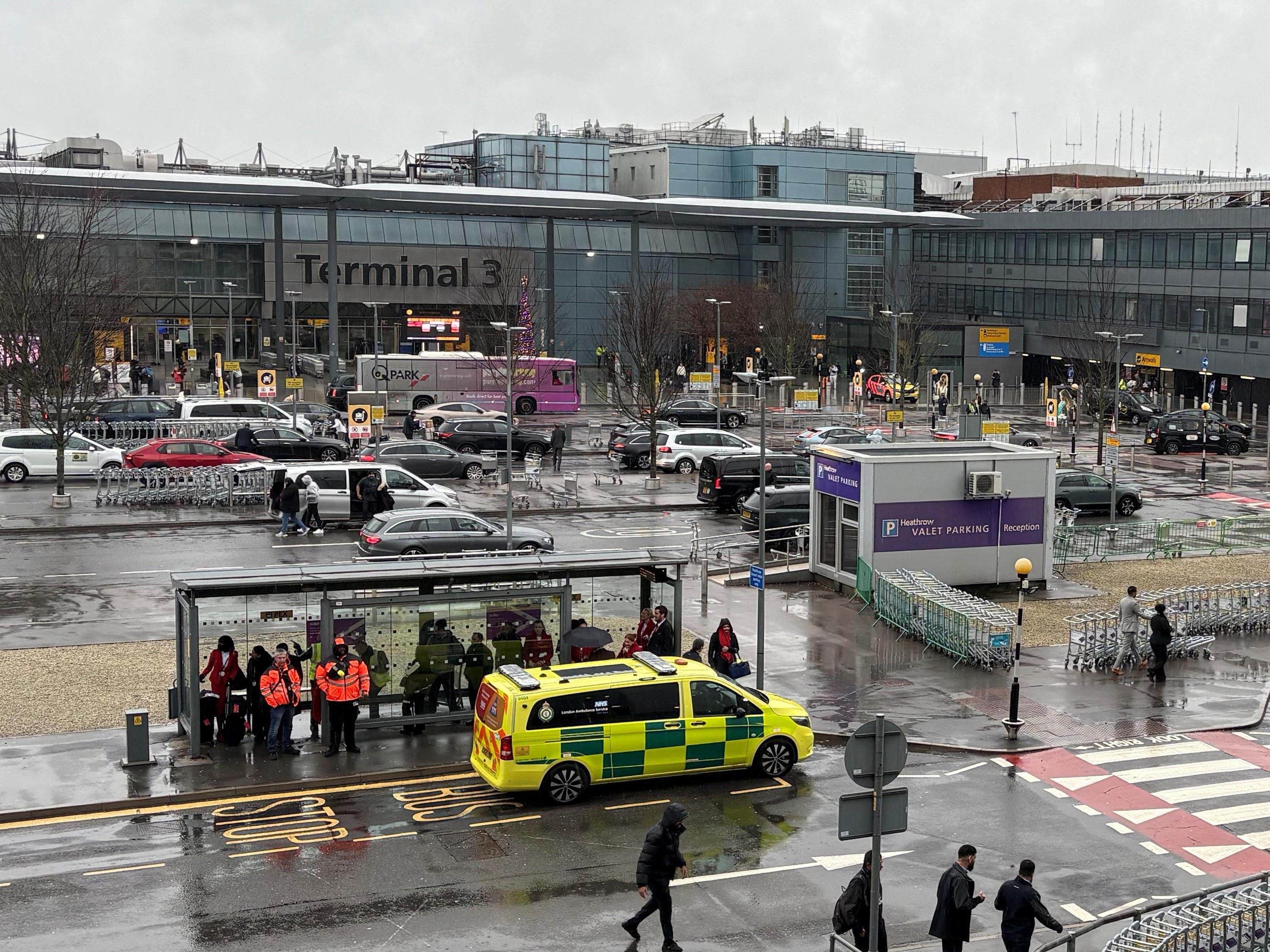 Ataque com spray de pimenta em Heathrow deixa 21 feridos após roubo de mala. Reprodução: Businessinsider