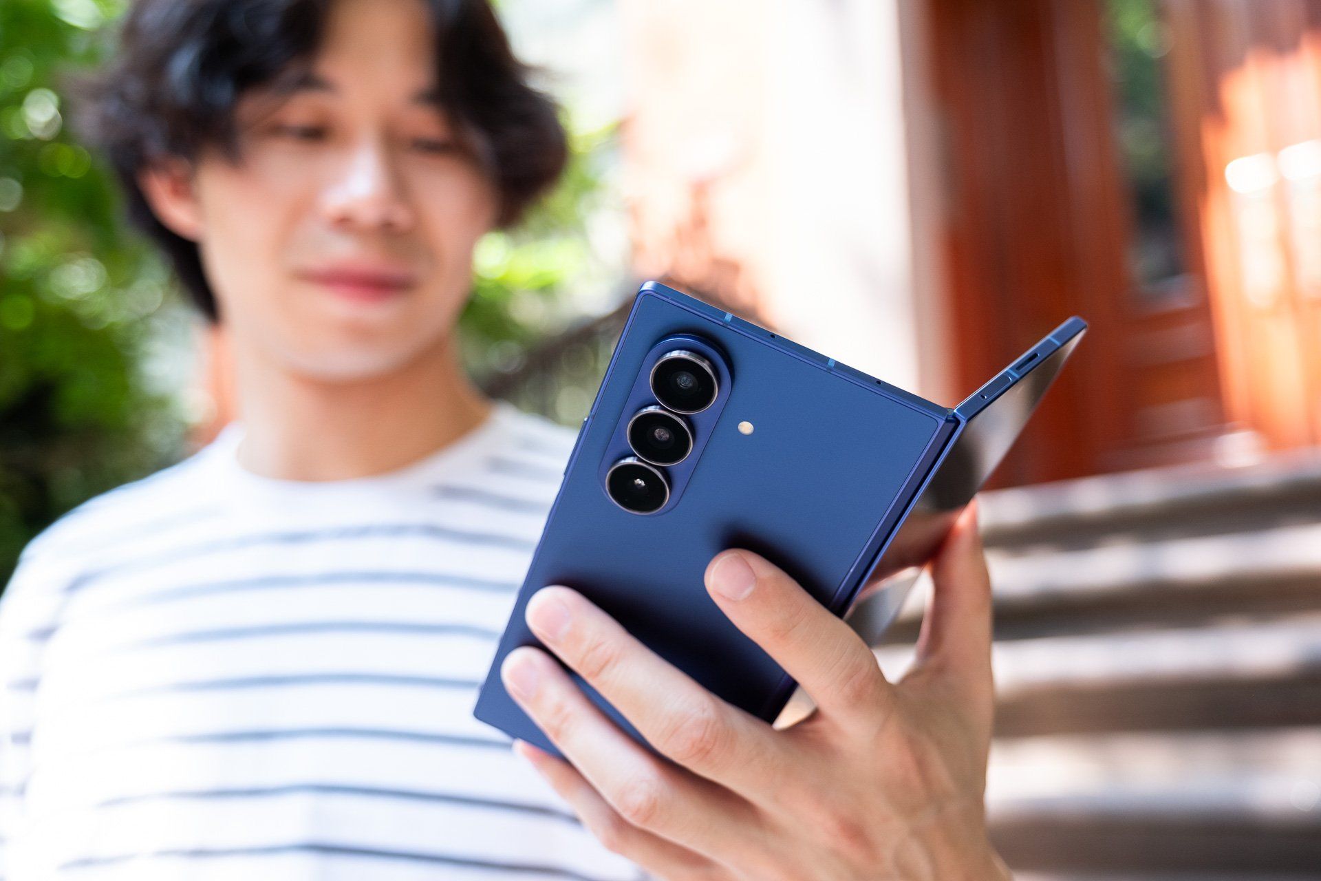 Crítica empolgante do novo Samsung Galaxy Z Fold 7 destaca suas inovações. Reprodução: Gizmodo