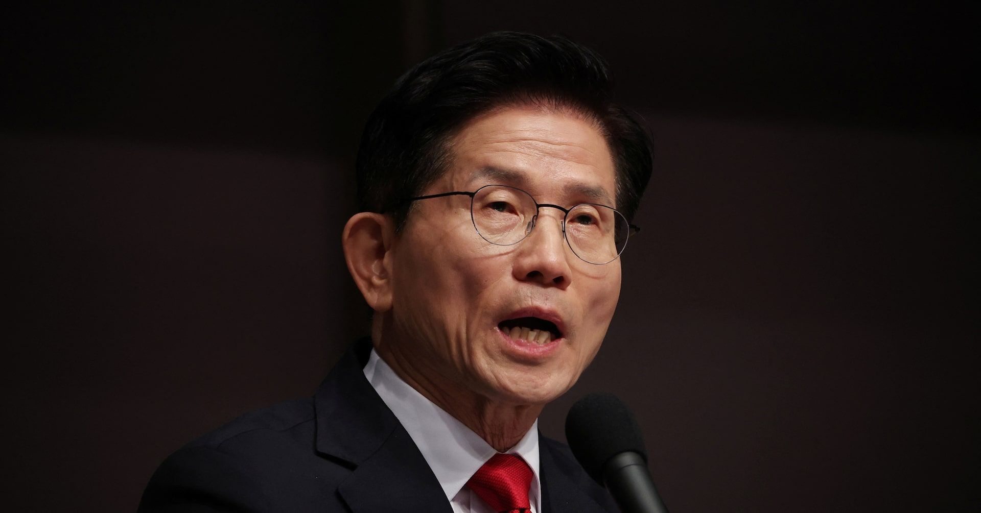 Candidato à presidência da Coreia do Sul, Kim Moon-soo, ameaça ação legal contra seu partido. Reprodução: Reuters