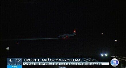 Avião de pequeno porte realiza pouso de emergência em Jundiaí após falha no sensor do trem de pouso. Legenda da imagem. Reprodução: Globo